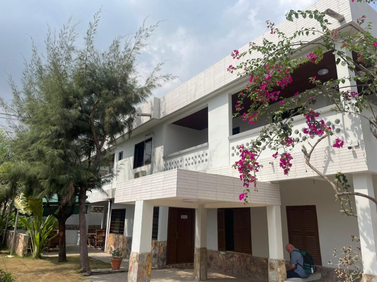 Omanye Lodge Accra Luaran gambar